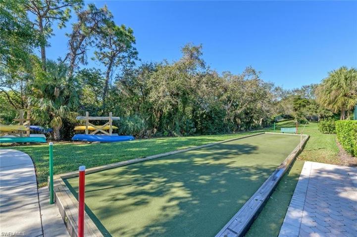 Yes, there is even a bocce court!