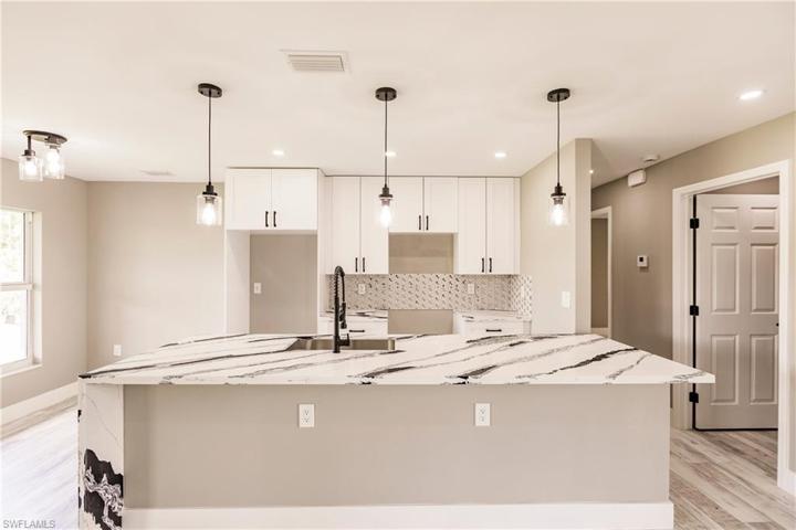 816  Maple N AVE, Lehigh Acres, FL 33972
