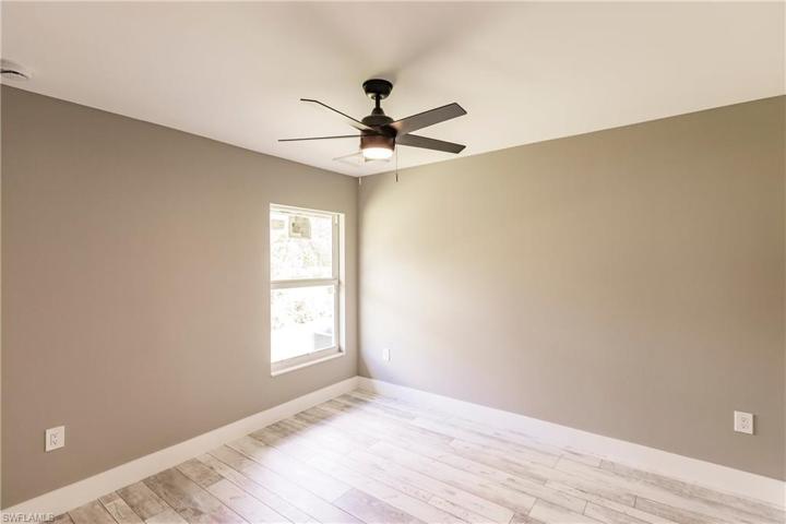 816  Maple N AVE, Lehigh Acres, FL 33972