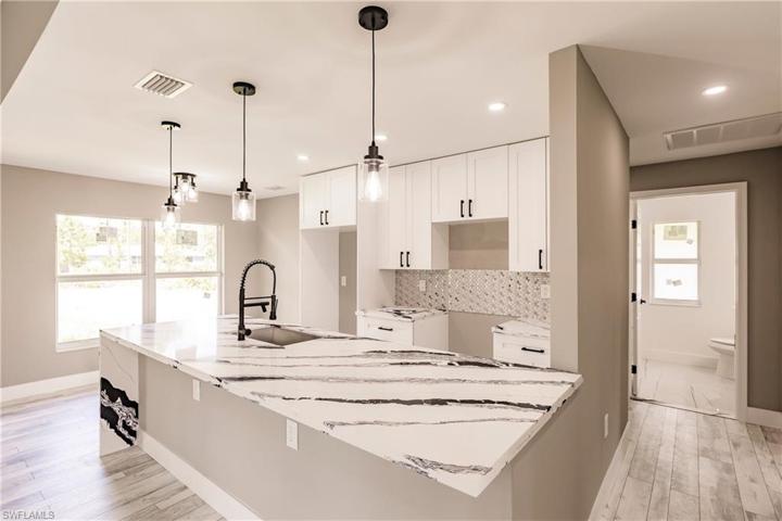 816  Maple N AVE, Lehigh Acres, FL 33972