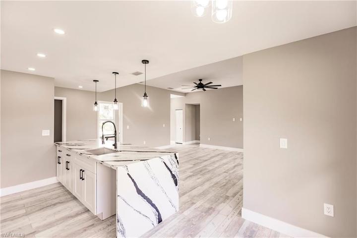 816  Maple N AVE, Lehigh Acres, FL 33972