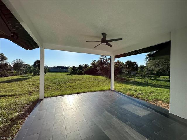 816  Maple N AVE, Lehigh Acres, FL 33972