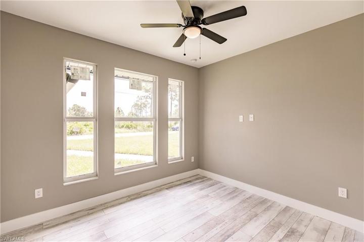 816  Maple N AVE, Lehigh Acres, FL 33972