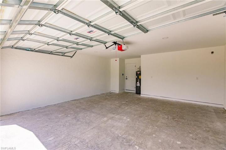 816  Maple N AVE, Lehigh Acres, FL 33972