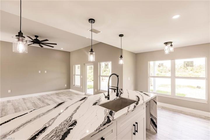 816  Maple N AVE, Lehigh Acres, FL 33972