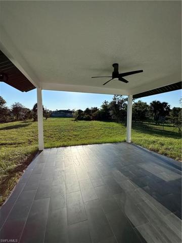816  Maple N AVE, Lehigh Acres, FL 33972