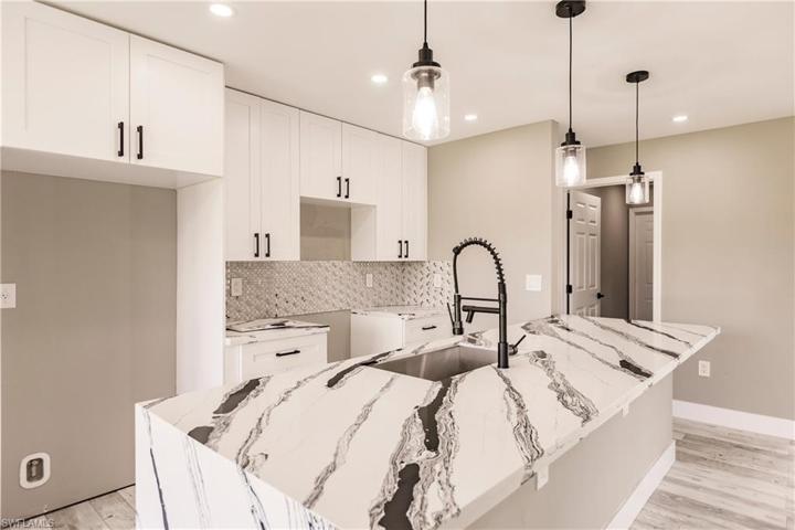 816  Maple N AVE, Lehigh Acres, FL 33972