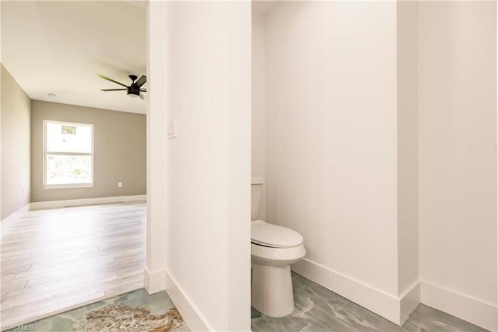 816  Maple N AVE, Lehigh Acres, FL 33972