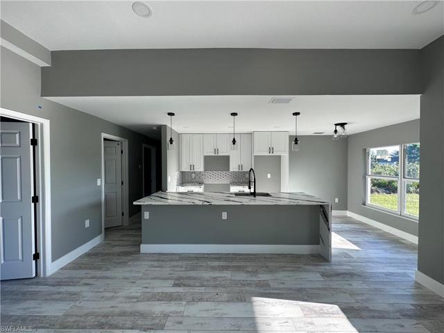 816  Maple N AVE, Lehigh Acres, FL 33972