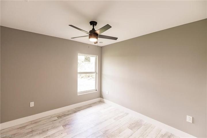 816  Maple N AVE, Lehigh Acres, FL 33972