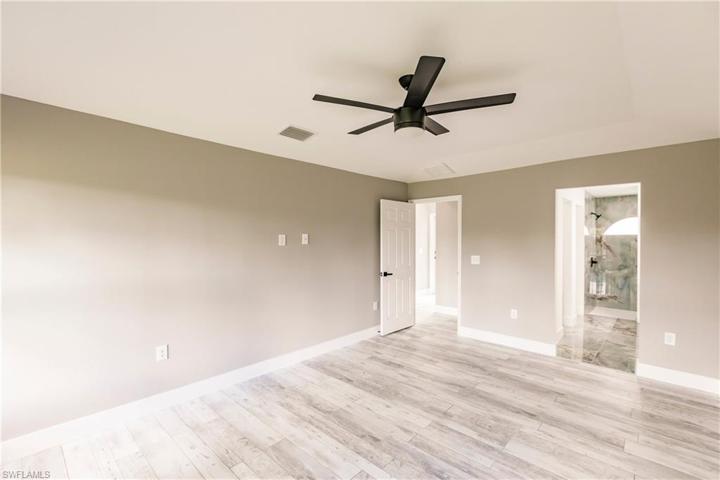 816  Maple N AVE, Lehigh Acres, FL 33972
