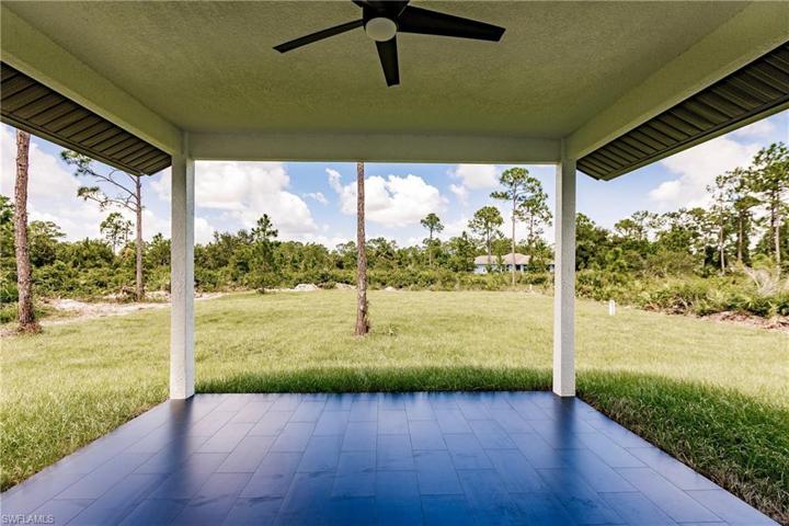 816  Maple N AVE, Lehigh Acres, FL 33972