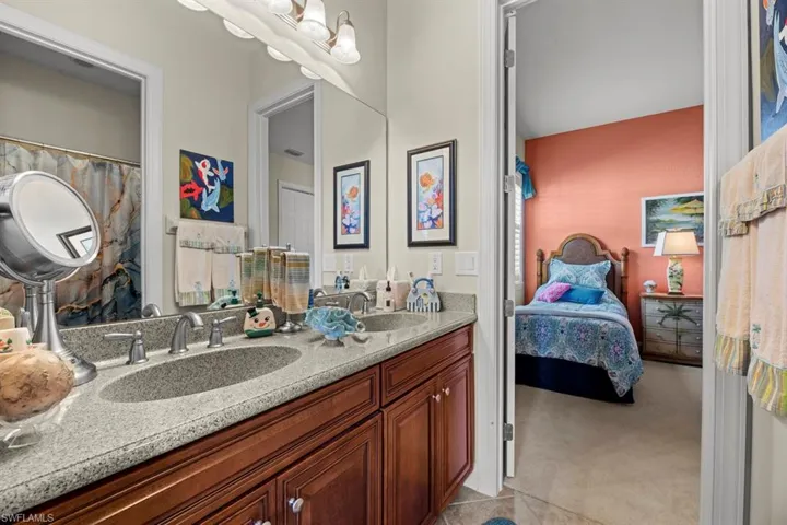 Jack & Jill bath