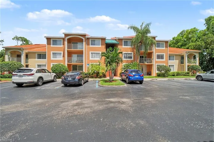 1280 Wildwood Lakes Blvd 106, Naples, Florida 34104