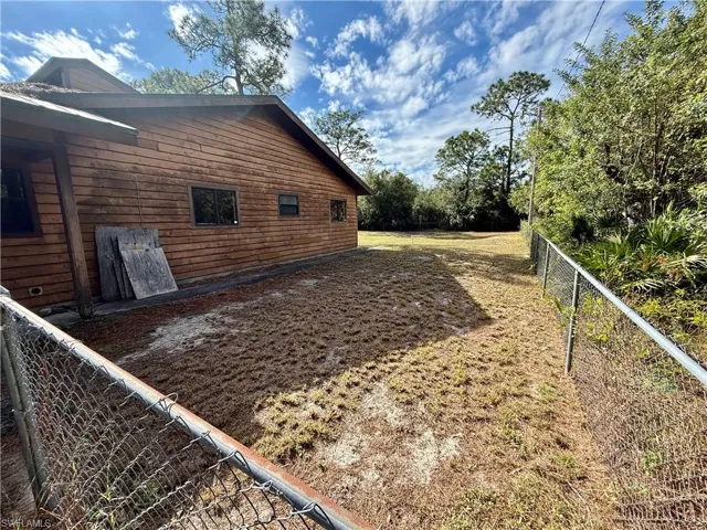 717 Maple Ave N, Lehigh Acres Fl 33972