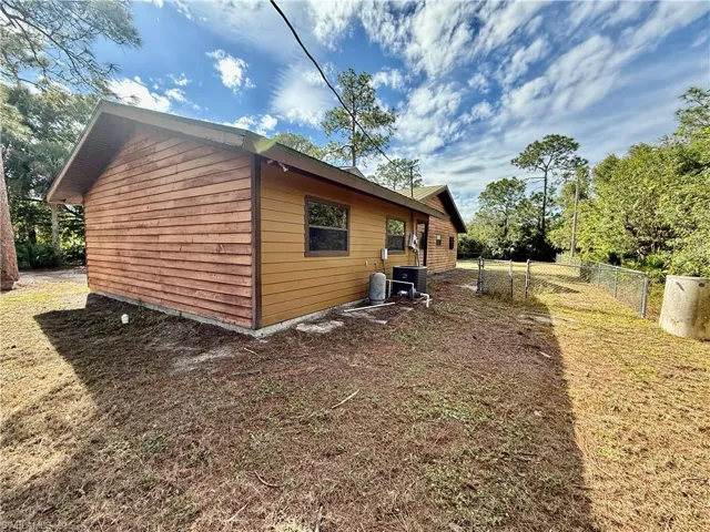 717 Maple Ave N, Lehigh Acres Fl 33972