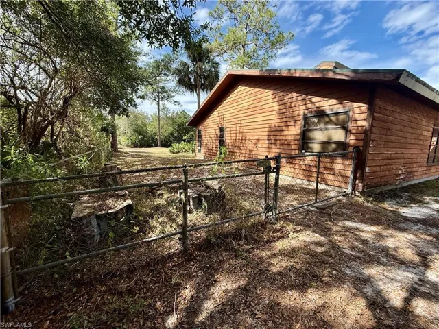 717 Maple Ave N, Lehigh Acres Fl 33972