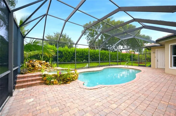 24924 Fairwinds Ln, Bonita Springs, Florida 34135