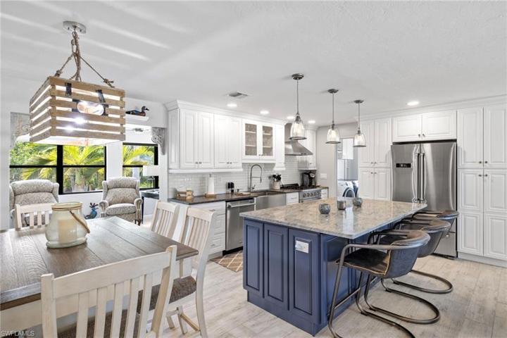 Chef's Kitchen, Gas Stovetop, Custom Cabinets