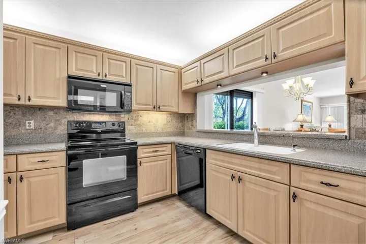 1223 Commonwealth Cir 101, Naples, Florida 34116