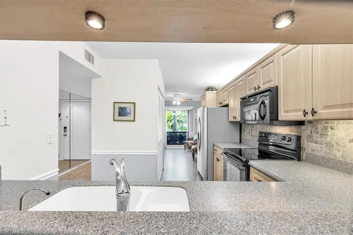 1223 Commonwealth Cir 101, Naples, Florida 34116