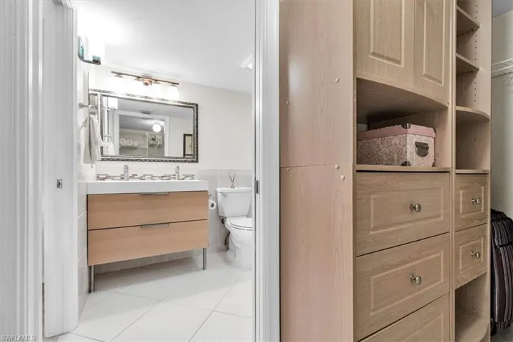 1223 Commonwealth Cir 101, Naples, Florida 34116
