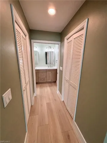 master hallway woth 2 walk in closets