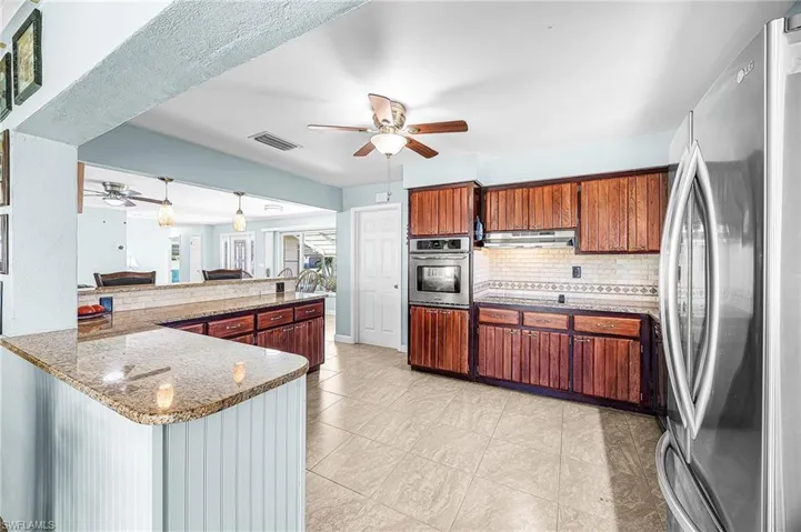 425  Pinecrest  CT, Cape Coral, FL 33904