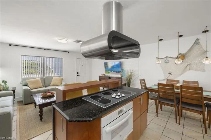 742  111th N AVE, Naples, FL 34108