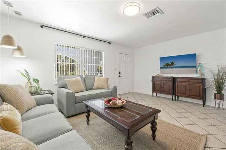 742  111th N AVE, Naples, FL 34108