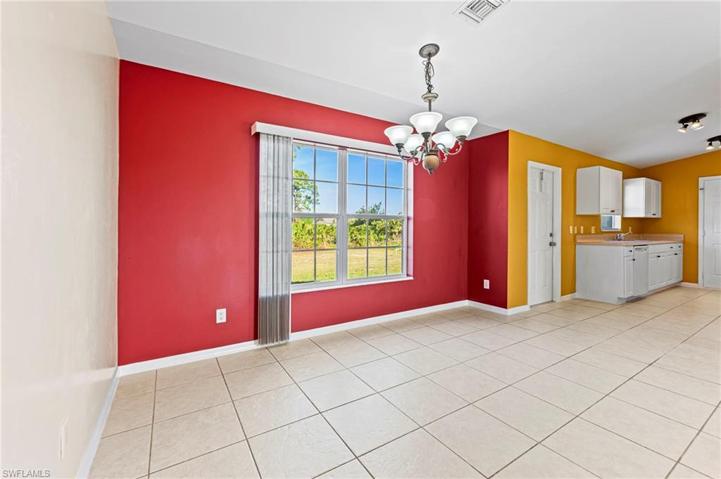 dining room flows into the kitchen