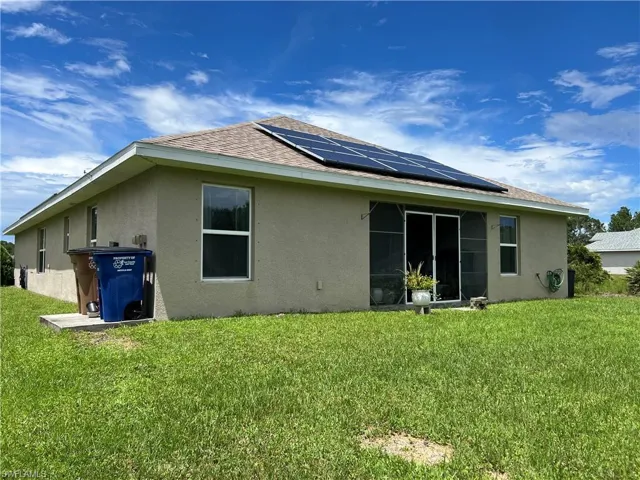 555 Sargent St, Lehigh Acres, Florida 33972