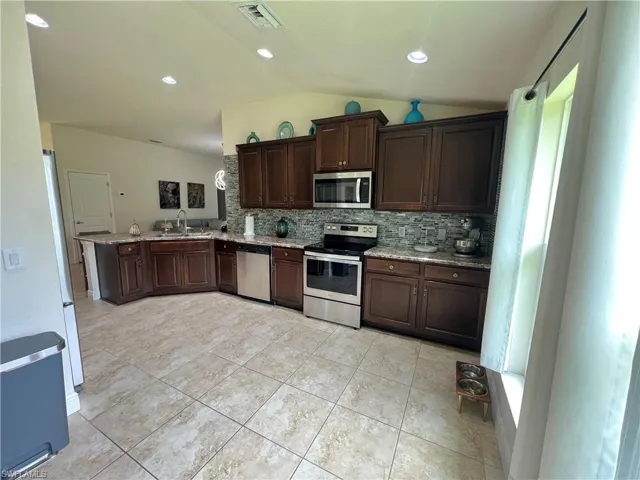 555 Sargent St, Lehigh Acres, Florida 33972