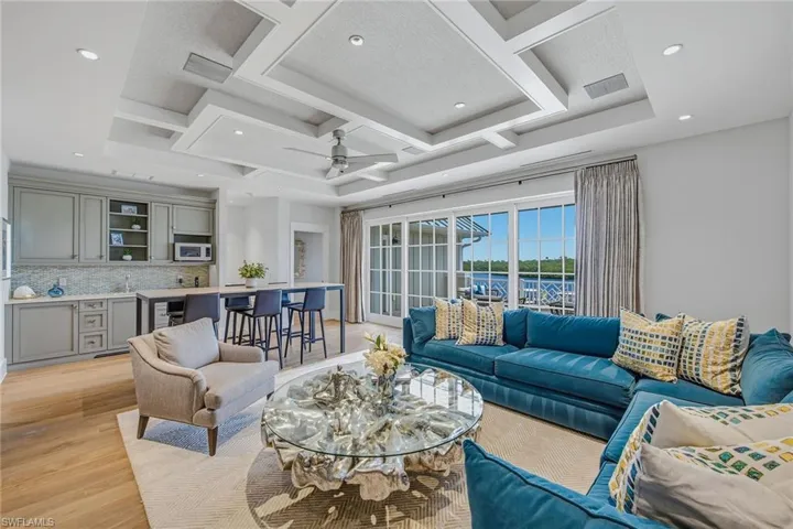 185 15th St S, Naples, Florida 34102