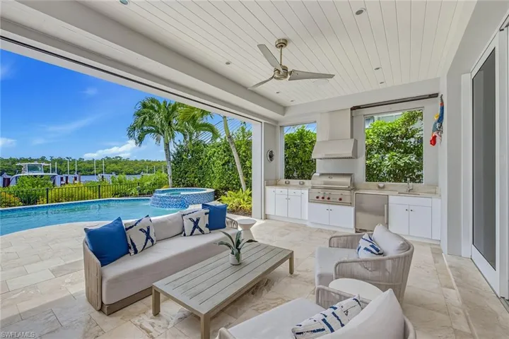 185 15th St S, Naples, Florida 34102