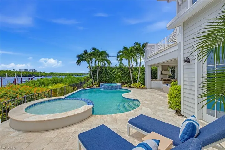 185 15th St S, Naples, Florida 34102