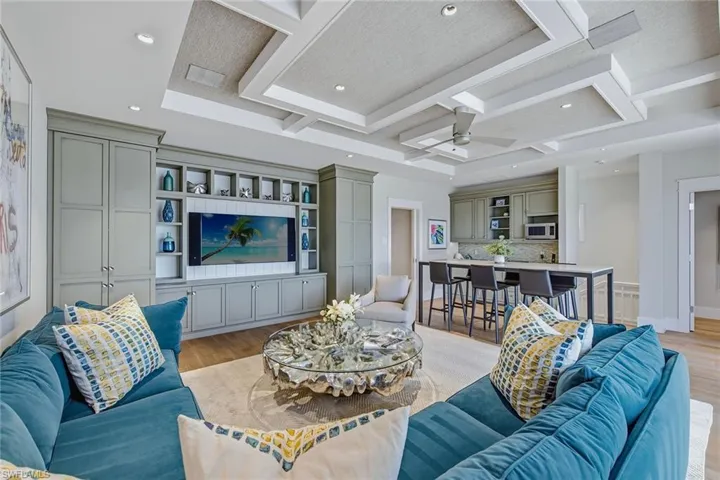 185 15th St S, Naples, Florida 34102