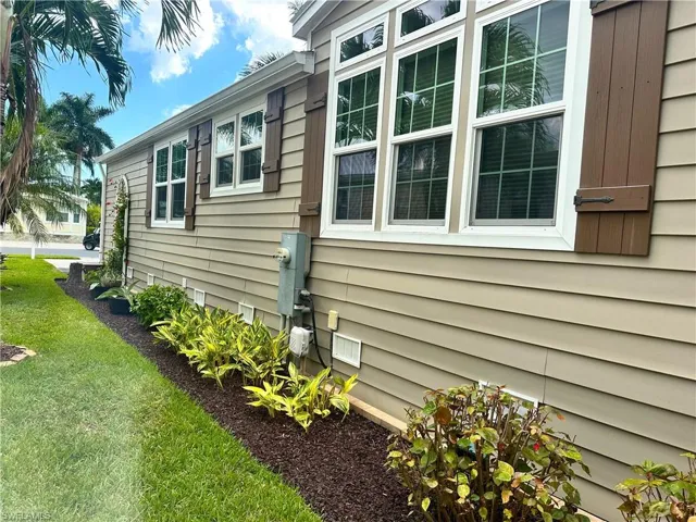 View of side of home