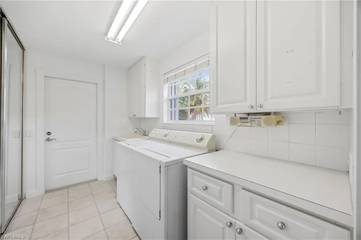 4788  San Carlo  CT, Naples, FL 34109