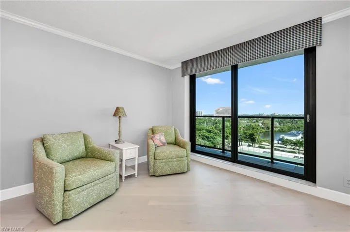 Wet Bar / Lounge - View 2
