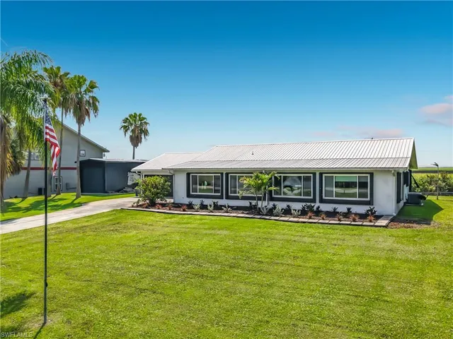 2795 River Rd, Moore Haven, Florida 33471