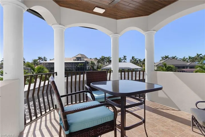 2nd floor balcony, overlooking intersecting canals.