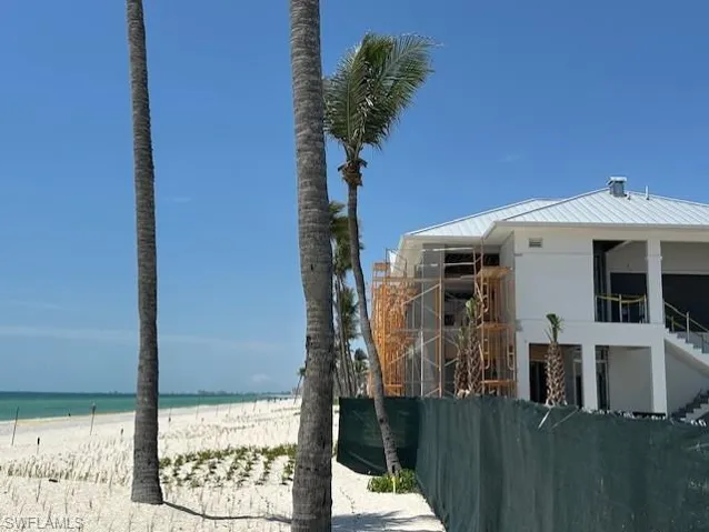 View of the side of the NEW BEACHCLUB ON BONITA BEACH