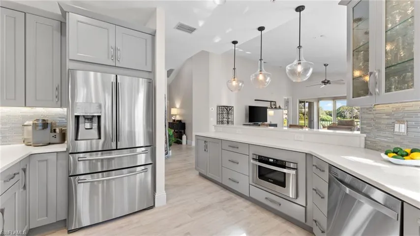 Gorgeous renovated kitchen!