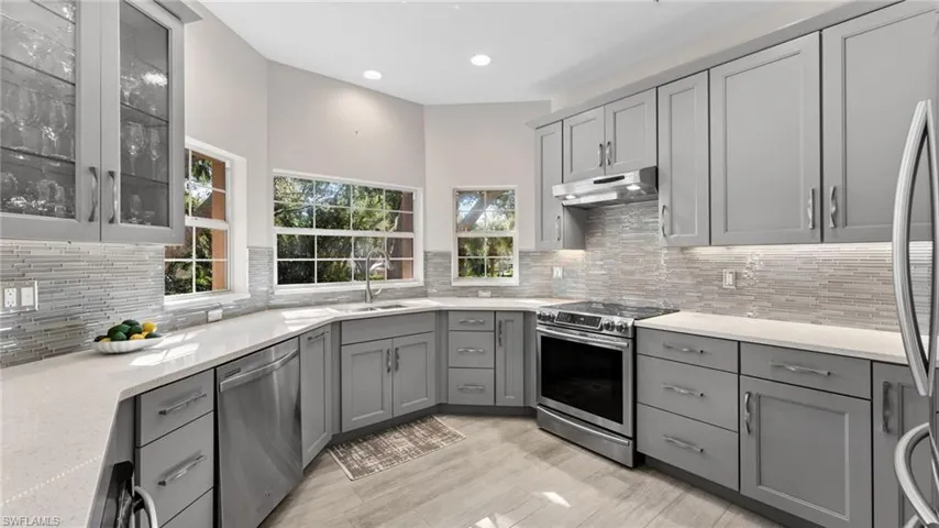 Wonderful counter and cabinet space!