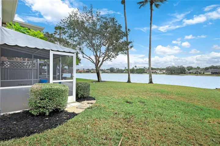 Side view of corner lot lanai/lake