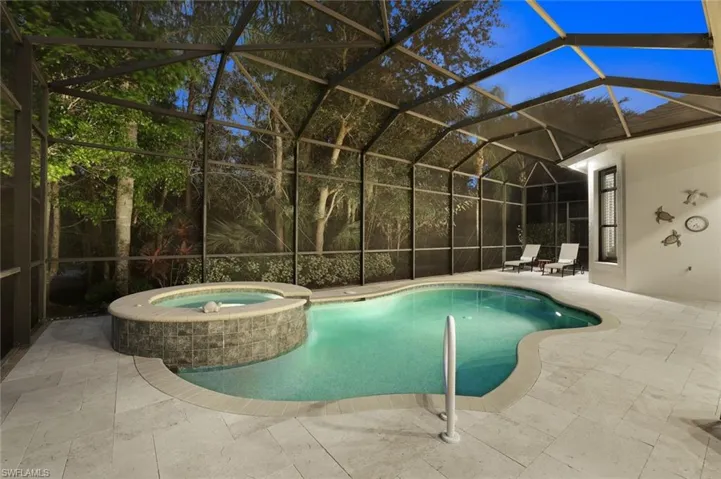Landscape Accent Lights Create Beautiful Evening Scenery