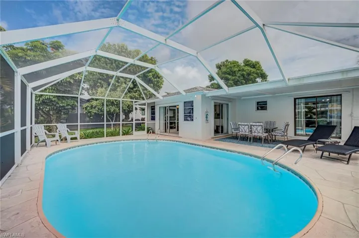 1914 Ottersrest Ln, Cape Coral, Florida 33990