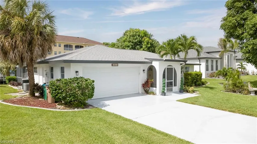 1914 Ottersrest Ln, Cape Coral, Florida 33990