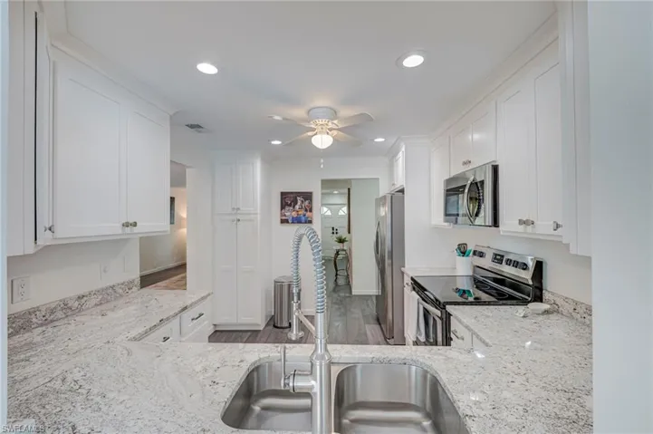 1914 Ottersrest Ln, Cape Coral, Florida 33990
